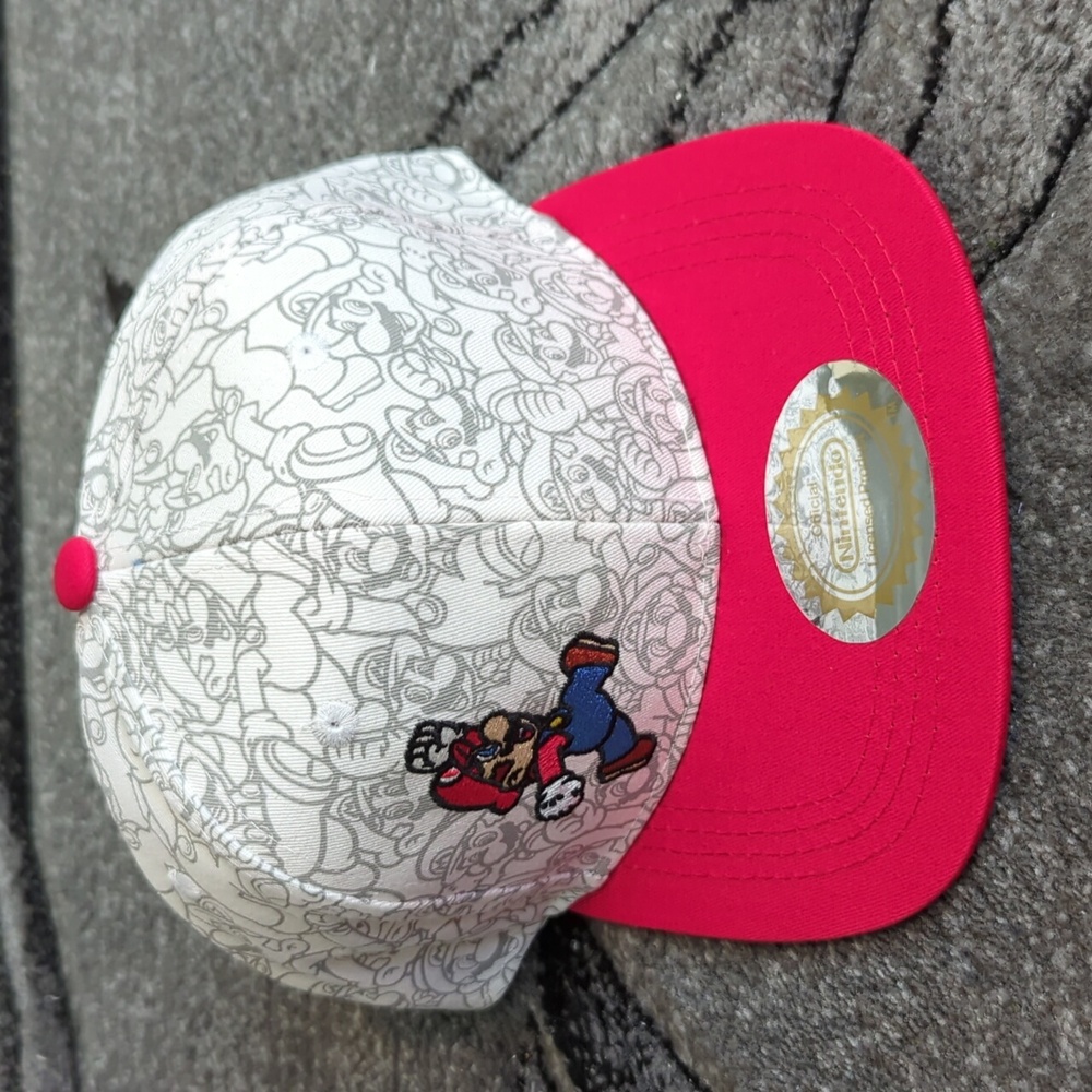 Official Nintendo licenced product Super Mario snap back hat Brand New